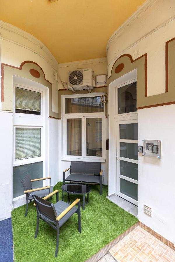 בודפשט Kazinczy 10 Apartment With 3 Bedrooms מראה חיצוני תמונה